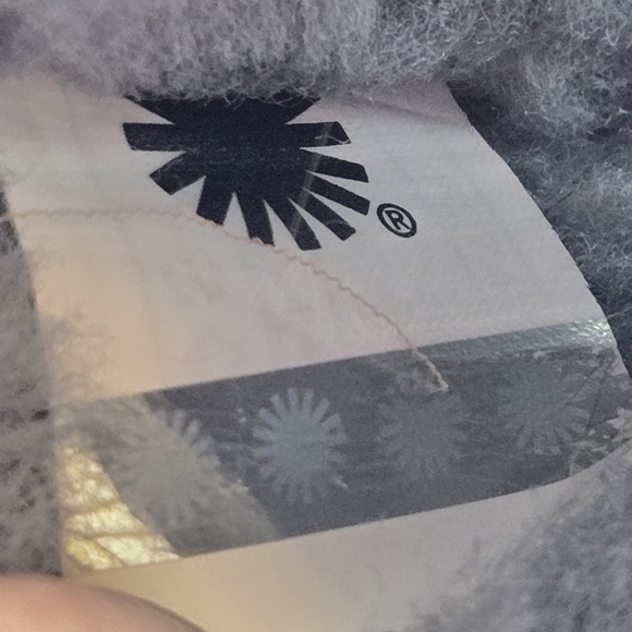 Ugg Womens Disco Slide Shoes Size 9 Gray Fluffy Sherling Back Stretch Strap - Picture 12 of 14